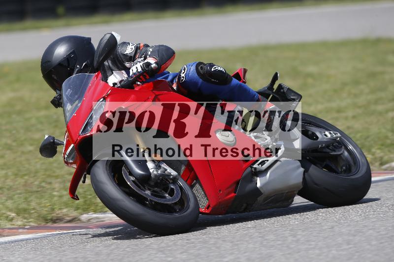 /27 12.06.2025 Ducati Schweiz Trackday Warmup  ADR/blau-bleu/19